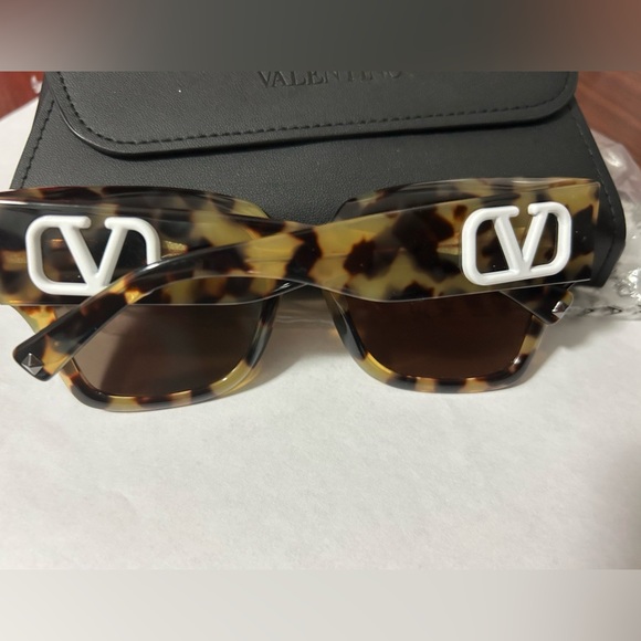 NWT Valentino 54mm square brown tan color sunglasses - Picture 4 of 12
